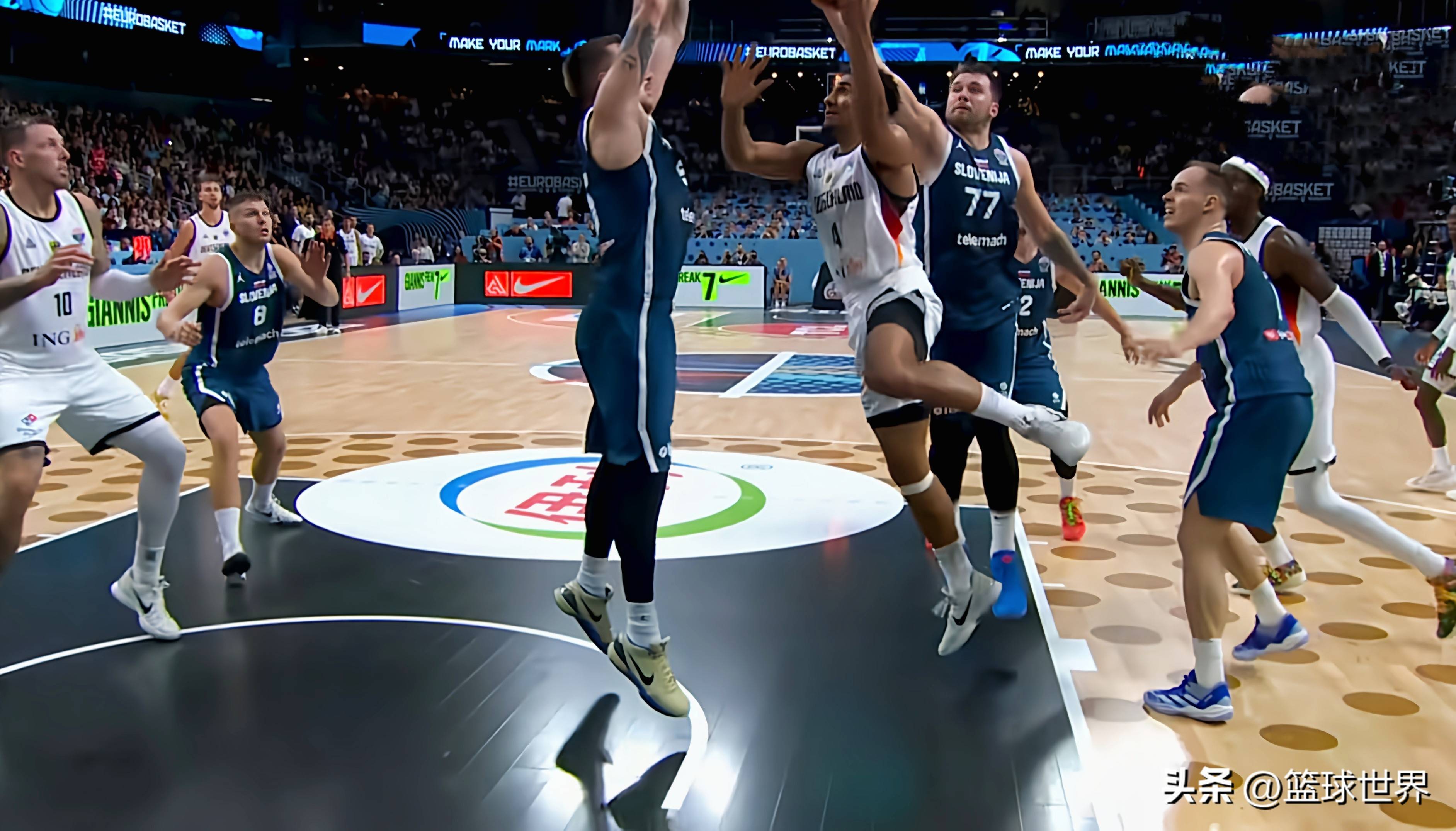 C9观众热烈欢呼!,东契奇迎来五赛季出色发挥观众掌声雷动 C9观众热烈欢呼!,东契奇迎来五赛季出色发挥观众掌声雷动