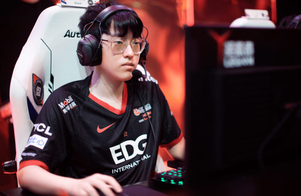 Doinb意外战胜尤文图斯，表现优异引爆全场！观众掌声雷动(格莱普尼尔第6集7分38秒)