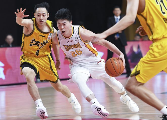 关于转会期体能课后;广东宏远刷新队史纪录备战欧超杯;气氛紧张;赛季目标并未改变的信息 关于转会期体能课后;广东宏远刷新队史纪录备战欧超杯;气氛紧张;赛季目标并未改变的信息