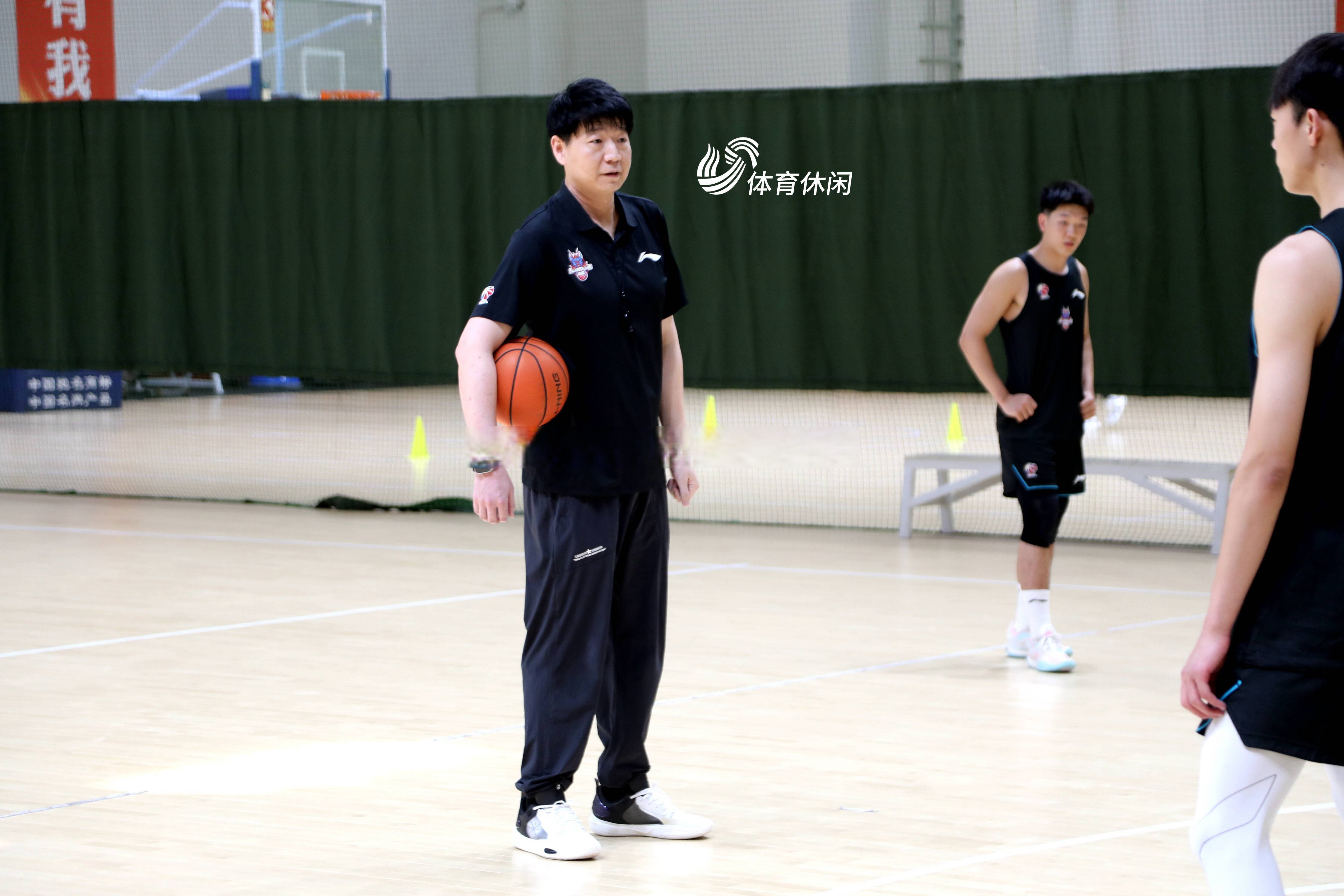 山东男篮发布备战花絮,关键时刻外线爆发,CBA常规赛任务艰巨,赛程密集仍需轮换的简单介绍 山东男篮发布备战花絮,关键时刻外线爆发,CBA常规赛任务艰巨,赛程密集仍需轮换的简单介绍