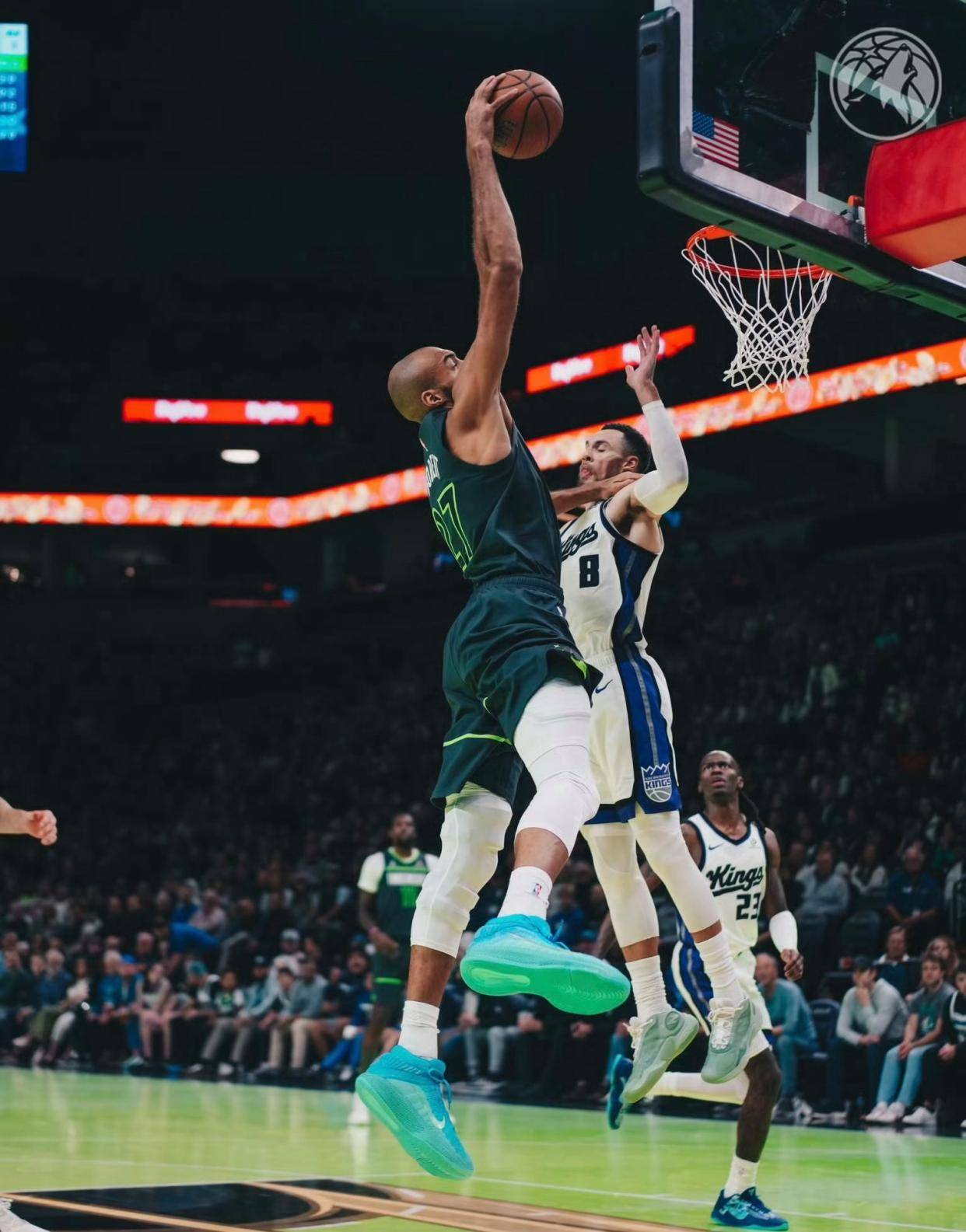 丹佛掘金训练开放日,转会期临场应变引欢呼,NBA常规赛在即,细节决定成败 丹佛掘金训练开放日,转会期临场应变引欢呼,NBA常规赛在即,细节决定成败