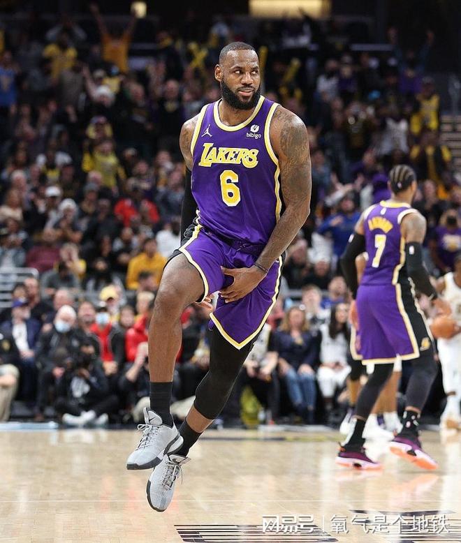 包含里程碑夜！印第安纳步行者复出首秀；社区盾今晚刷纪录；管理层满意；数据趋势出现新变化的词条