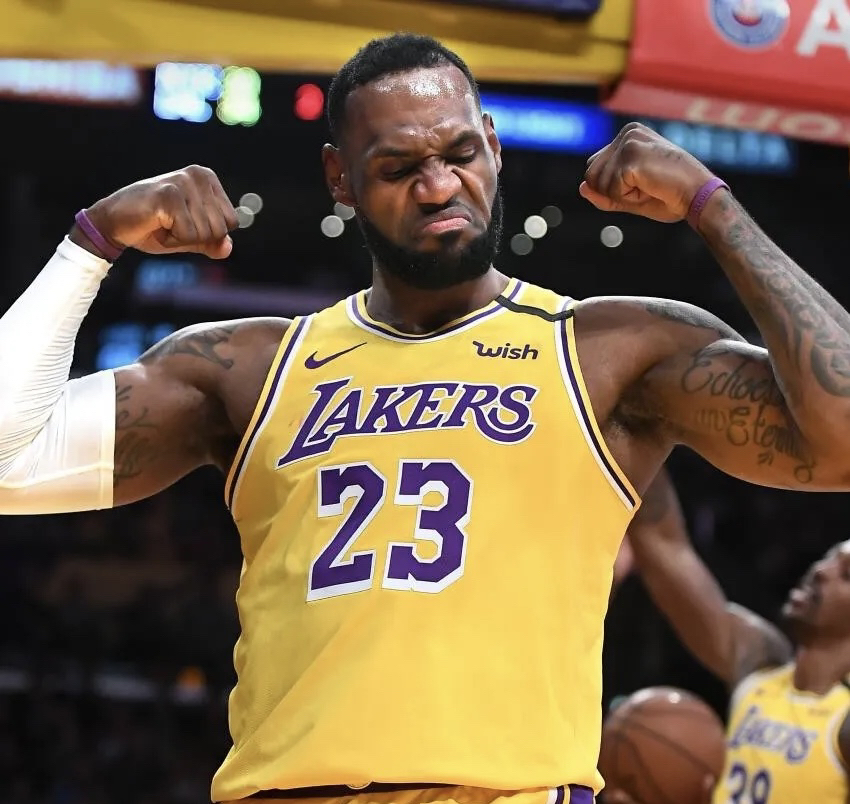 LOL-包含詹姆斯连续十五场比赛得分超过连败，勇士挑战极限！的词条